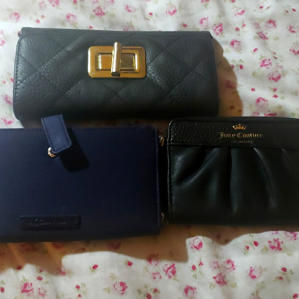 Bundle  of wallets (3)